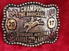 BRONC RIDING CHAMPION PROFESSIONAL RODEO☆KANSAS CITY☆2017☆RARE☆TROPHY BUCKLE☆852