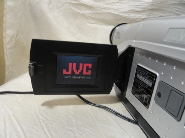 JVC VIDEO CAMCORDER SUPER VHS VHS-C GR-SXM260U TESTED WORKS NEEDS BATTERY W/CASE - Image 4 of 4