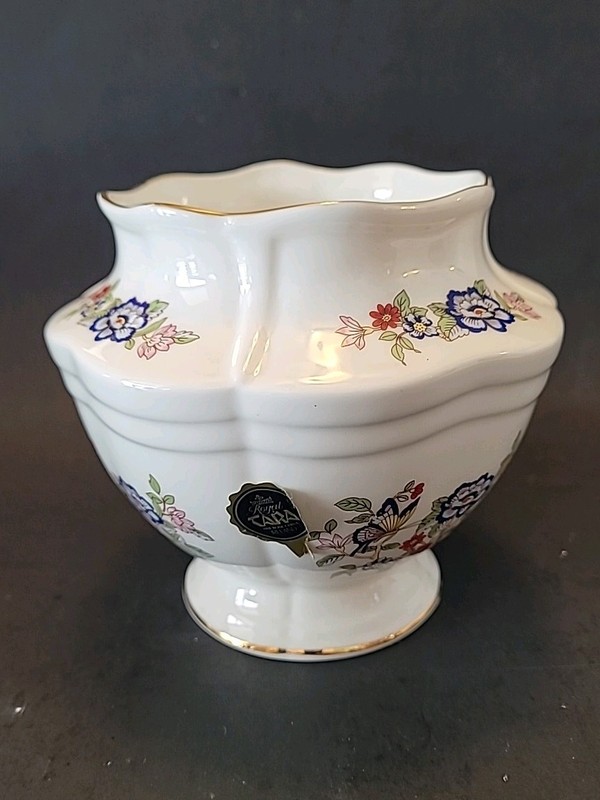 Royal Tara of Galway, Ireland. Harmony Pattern Fine Bone China Footed Bowl.