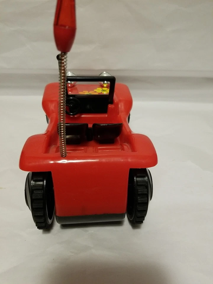 Rojo Convertible Love Bug Flower Power Coche Mecánico 7" x 4" Vehículo Juguete Foto 4 de 4