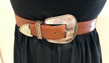*** CEINTURE CUIR CAMEL BOUCLE PLAQUÉ ARGENT GUESS BY GEORGES MARCIANO T. 26 ***