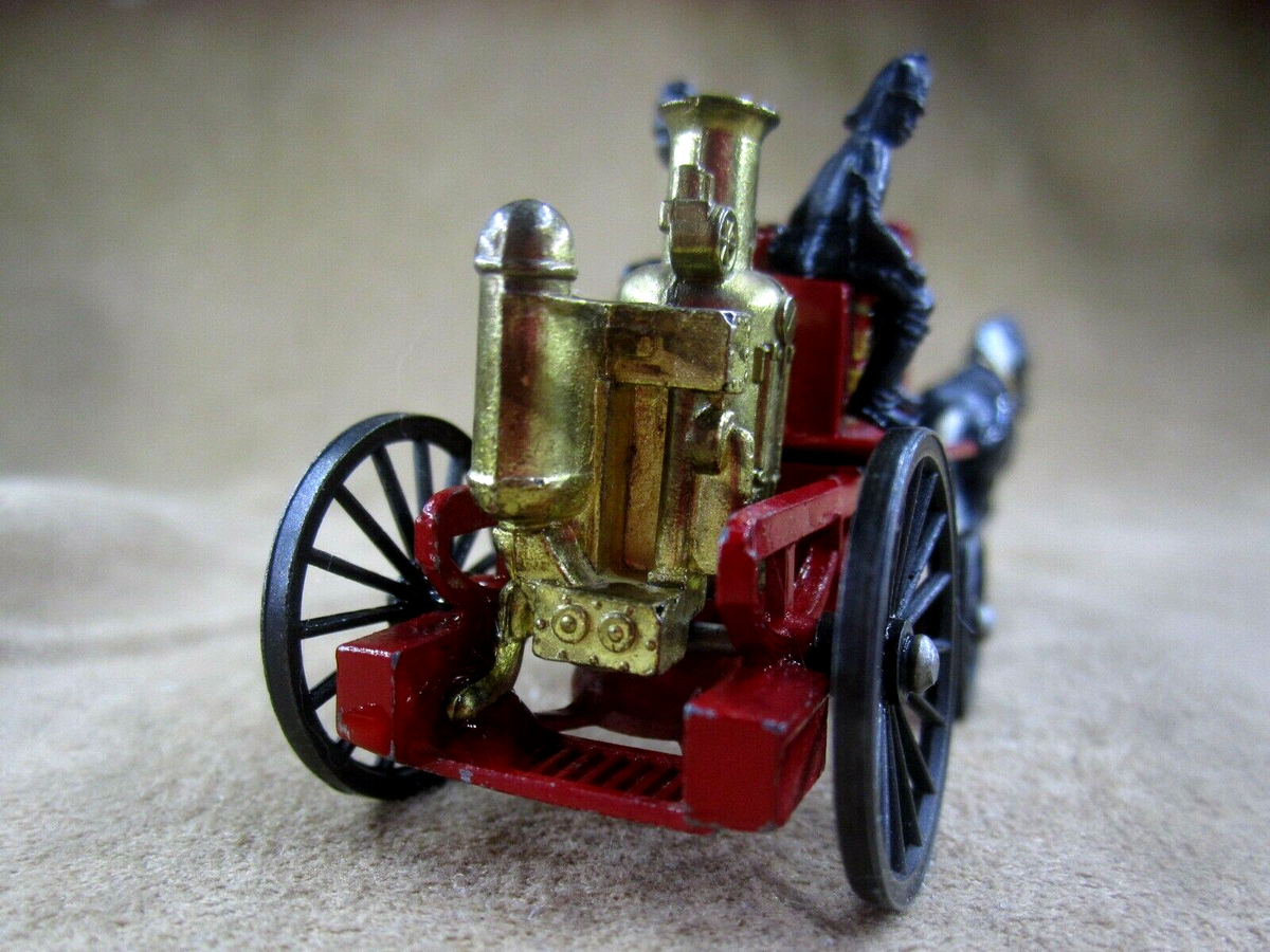 LESNEY FIRE CHIEF CAR イギリス製 Matchbox Superfast No 59 Fire Chief Cars, 2 Different