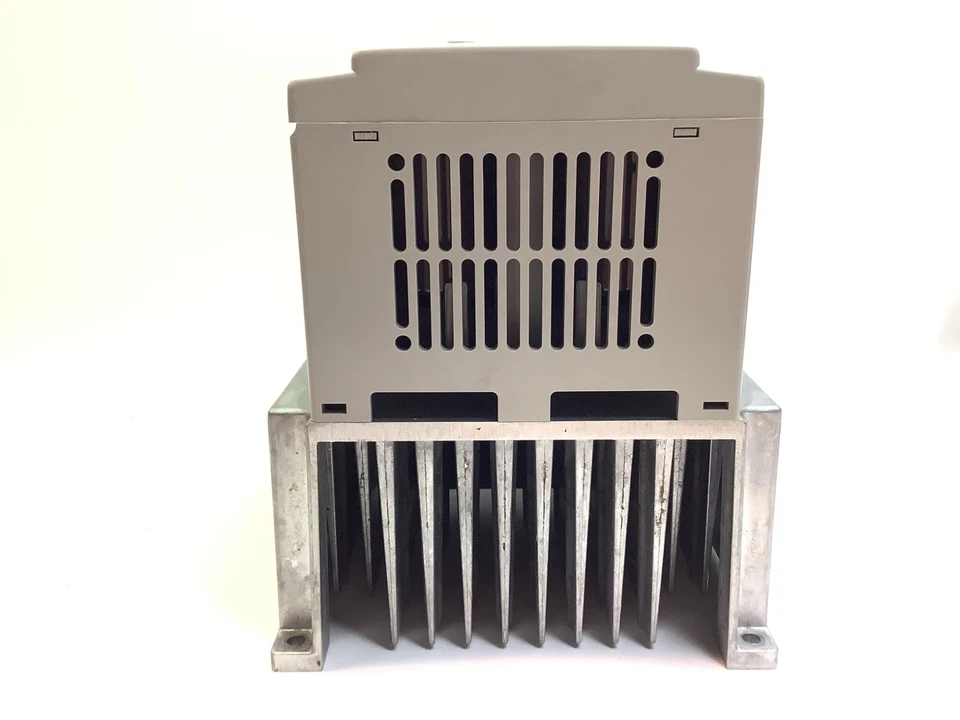 Hitachi SJ100-037LFU 3.7kw Inverter Frequency Converter Variable Frequency Drive - Image 4 of 4