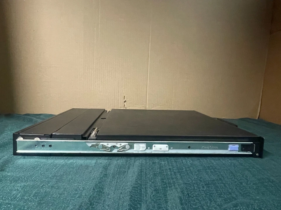 Consola KVM Startech KSR-115XX 1U montaje en rack 15" Foto 3 de 4