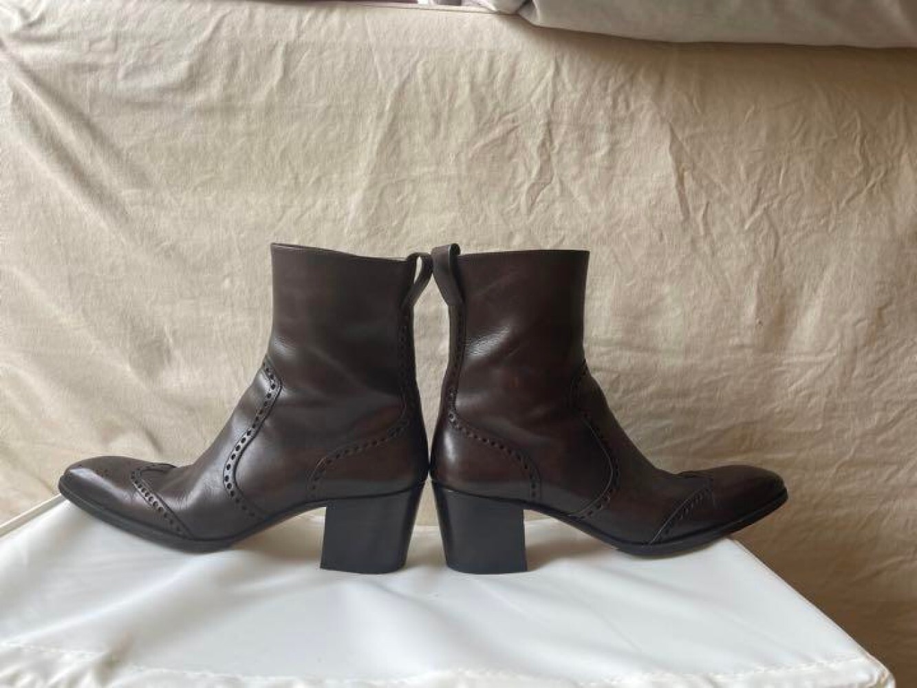 Stivali corti Yves Saint Laurent Johnny da uomo in pelle marrone con zip