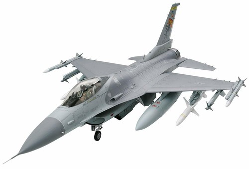 Tamiya 60315 1/32 Lockheed Martin F-16CJ BLK 50 Fighting Falcon