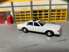 1/64 G.L. 80'S CHEVY CAPRICE CLASSIC UNMARKED POLICE CRUISER/WHITE/LITE BAR