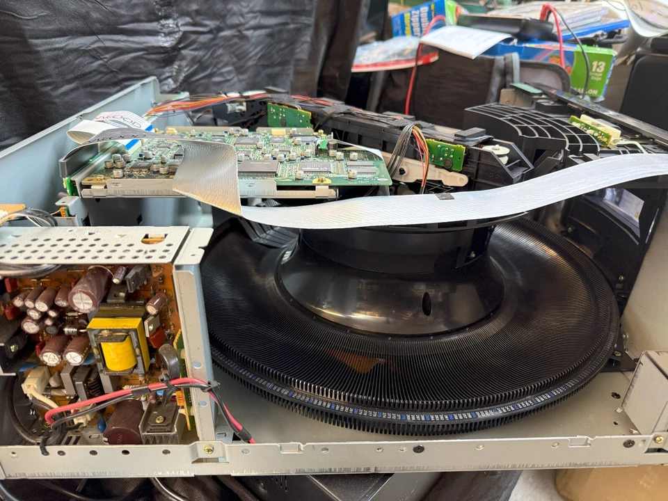 Cambiador de discos DVD/VCD/CD Kenwood Sovereign DV-5050M 400+3 se enciende como se lee Foto 4 de 4