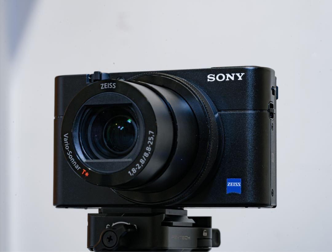 Sony RX100V DSC-RX100M5 Cyber-Shot Compact Digital Camera Sony RX100V DSC-RX100M5 Cyber-Shot Compact Digital Camera