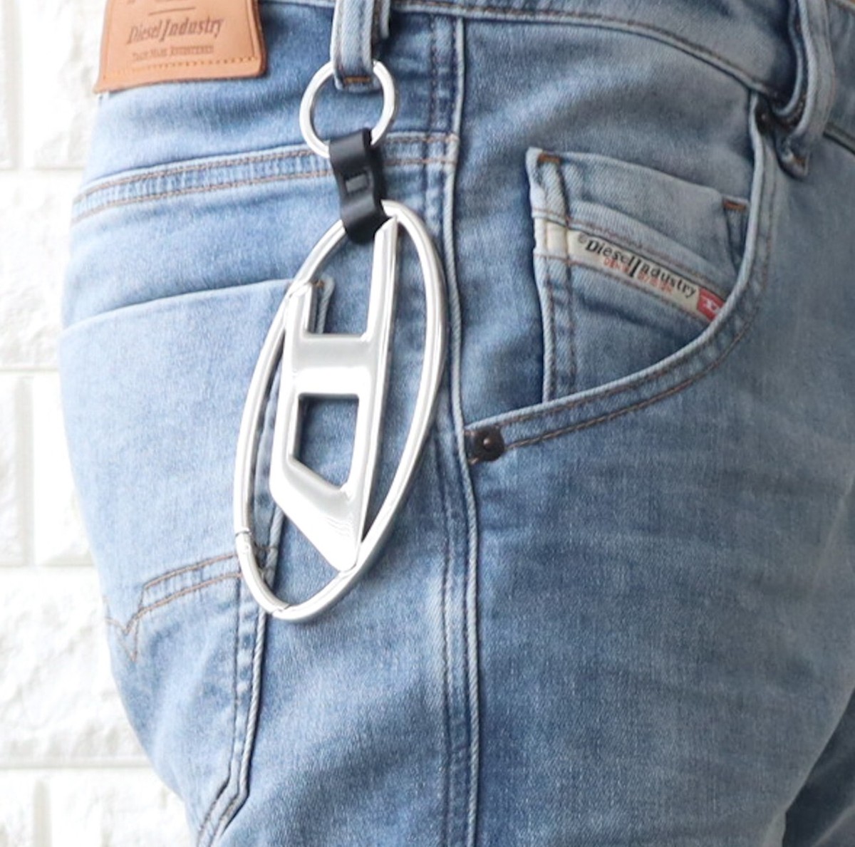 Diesel metal keyring the iconic oval D X09331 | eBay