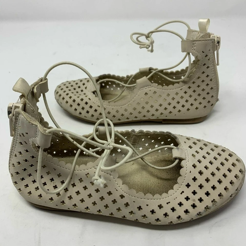 Gap perforated gladiator flat sandal size 9 kids - Image 4 of 4