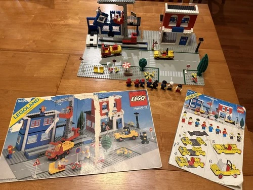 Lego Town 6390 Main Street - complete set - instructions included.
