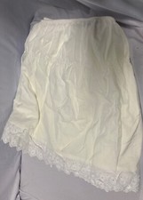 White Ruffle Lace Trimmed Bedskirt - Full Size, Machine Washable, New