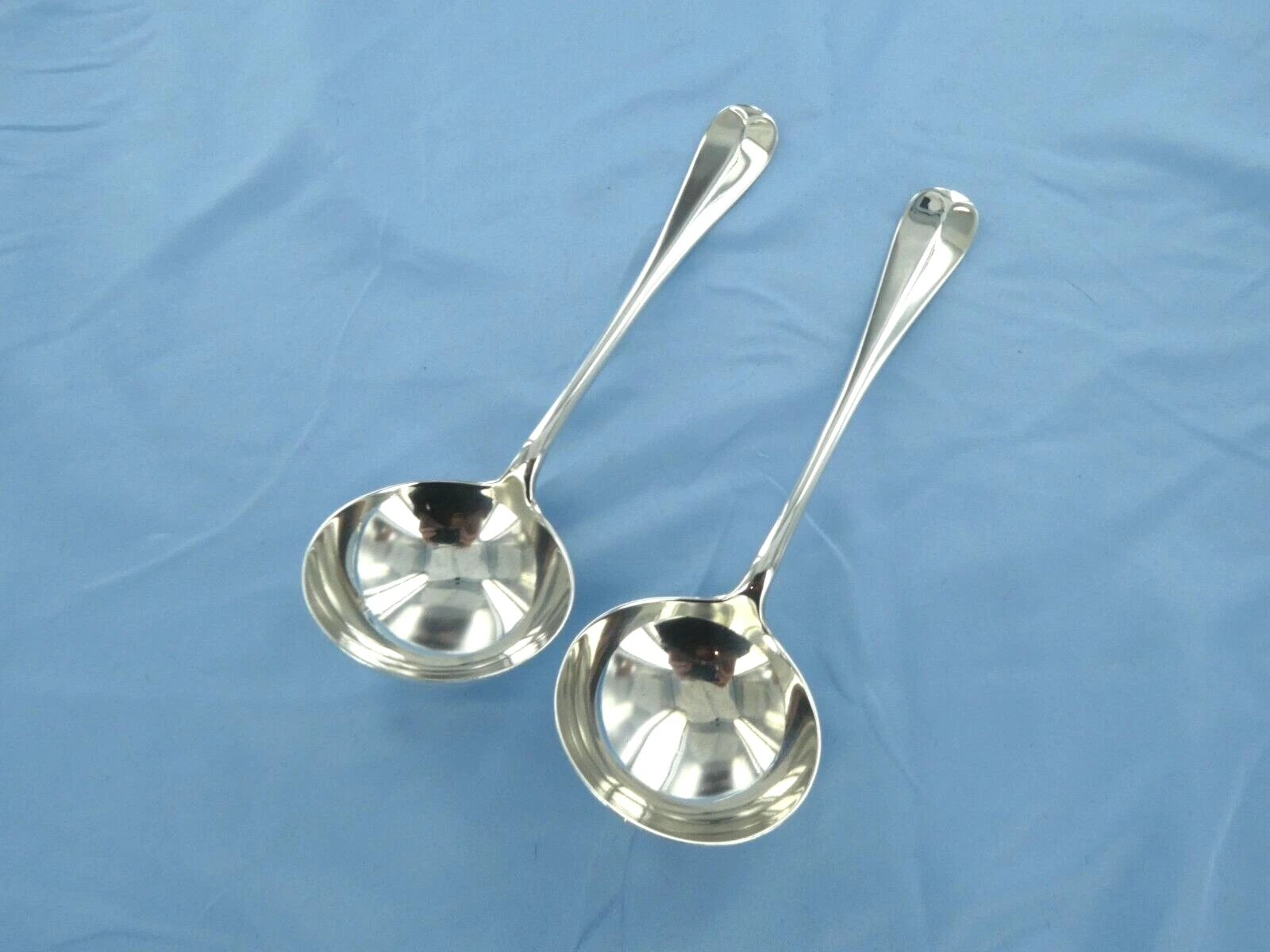 AN ANTIQUE STERLING SILVER PAIR OF O/E RAT TAIL SAUCE LADLES , LONDON 1909.
Opens in a new window or