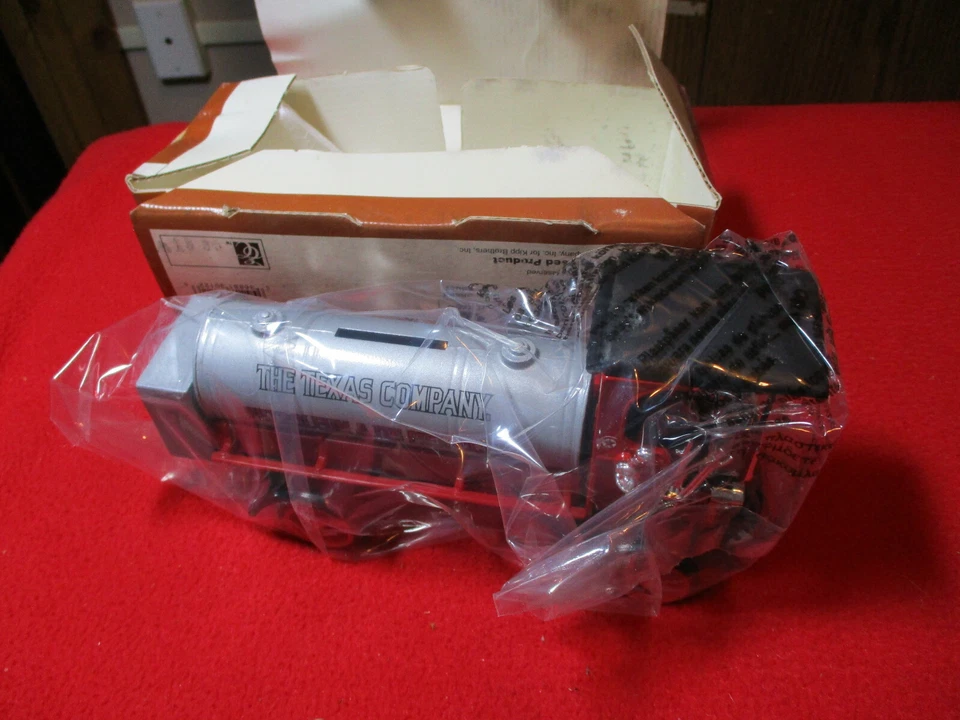 1995 ERTL 1910 Mack Texaco Tanker Locking Coin Bank Die Cast #F122 New in Box  - Image 3 of 4