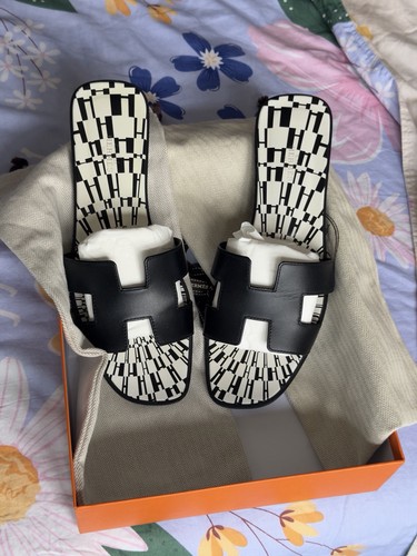 Hermes Oran sandals Black/White Limited EU 40.4 UK Size 7.5 In Great Condition