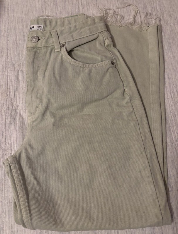 Pull & Bear Women’s Light Green Jeans Size 6 Relaxed Fit