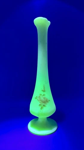 🟩 Vtg Fenton 8" Uranium Custard Glass Vase Hand Painted Pink Flowers Signed