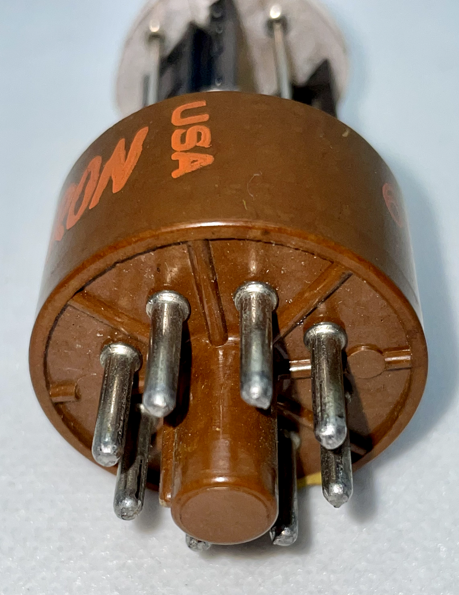 4 pcs. 5692 Tube BROWN BASE NOS Zalytron NIB by CBS-Hytron 4 pcs. 5692 Tube BROWN BASE NOS Zalytron NIB by CBS-Hytron