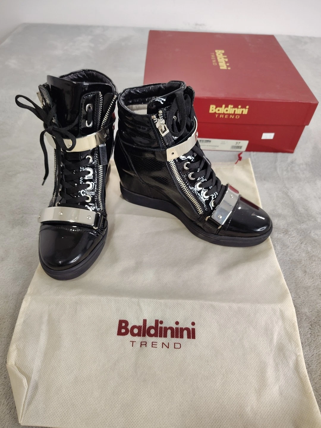 Baldinini Womens Patent Wedge Boots Sz. 37 $575.00 Retail. Flawed - product detail image 2