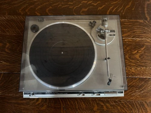Vintage Technics SL-Q300 Turntable with Audio-Technica AT311EP cartridge EXC Con