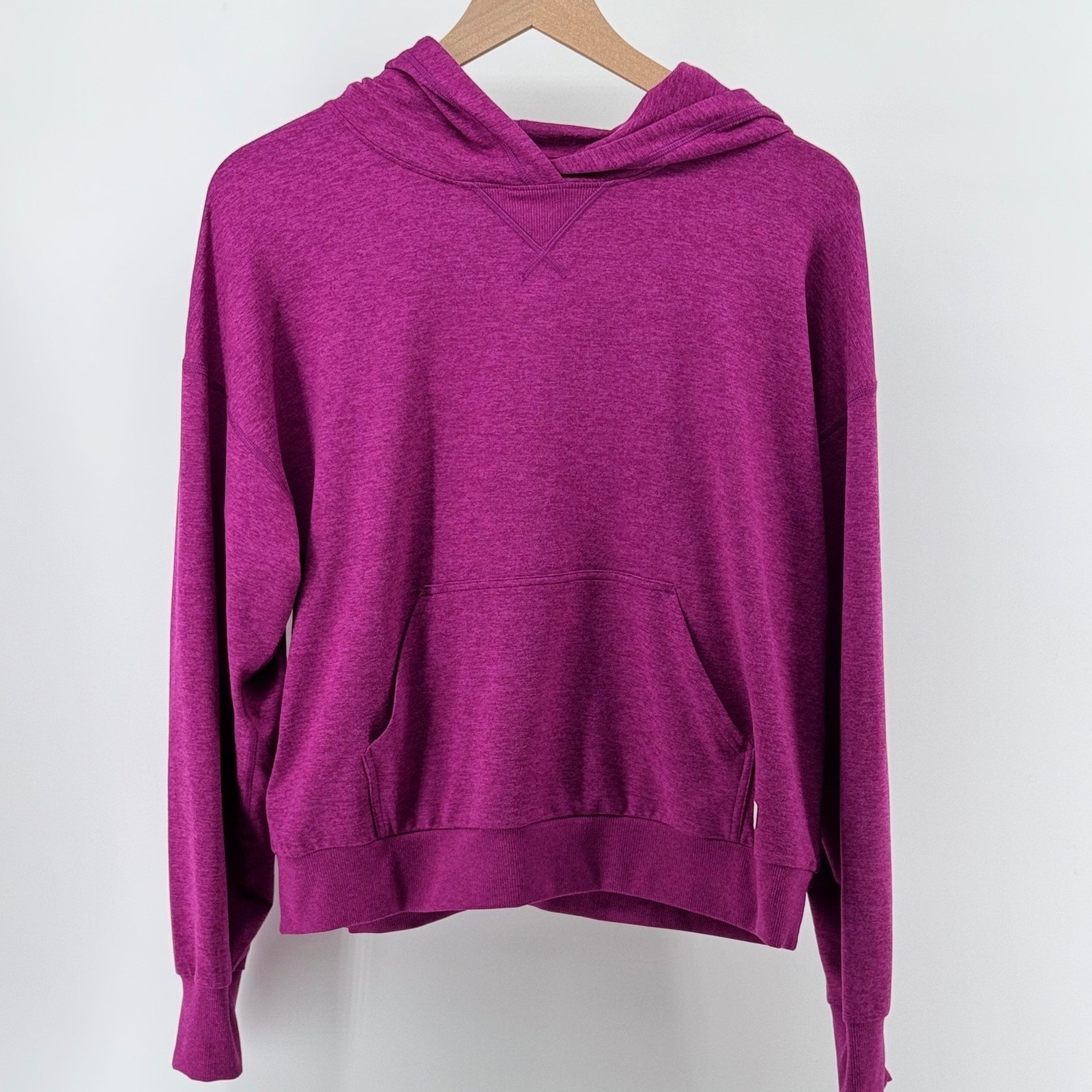 Vuori Women's Halo Modern Pullover Hoodie Pink Purple Magenta Heather Comfort