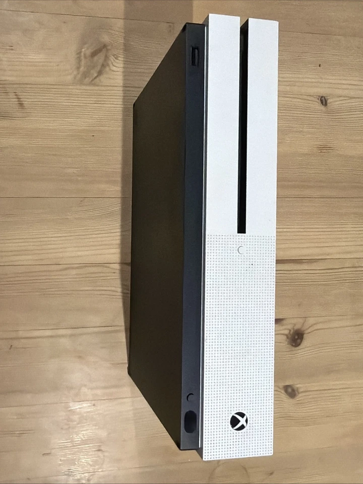 Microsoft Xbox One S, photo 4 of 5
