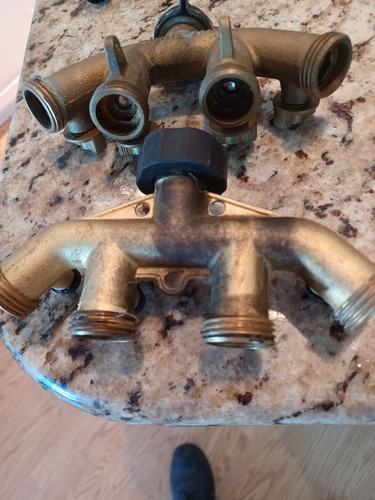 4 Way Water Splitter Garden Hose Connector Brass With Shut Off Valves Pre-Owned