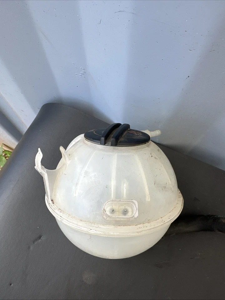 Depósito de refrigerante delantero Dorman 603-253 nuevo para VW Volkswagen Beetle Jetta Passat Foto 2 de 3