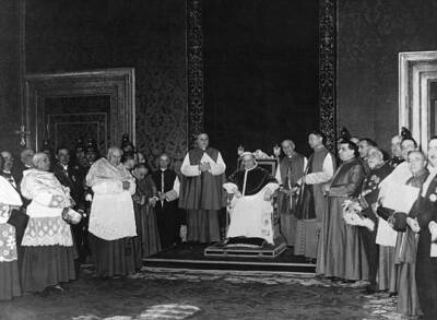 Solemn ceremony presentation bull cardinals by Pope Pius XI Vatica- 1933 Photo 1