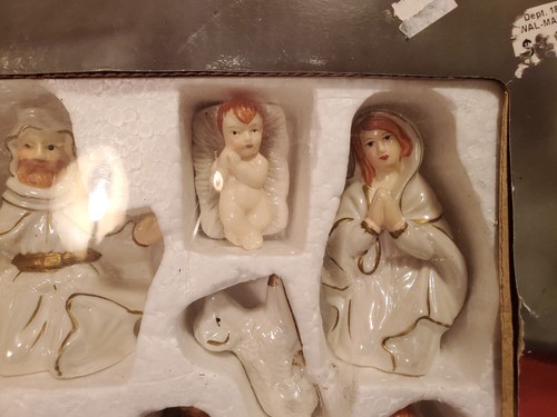 Holiday Time 10 piece Porcelain Nativity Set - White w/ Gold Trim & Accents - Picture 4 of 8