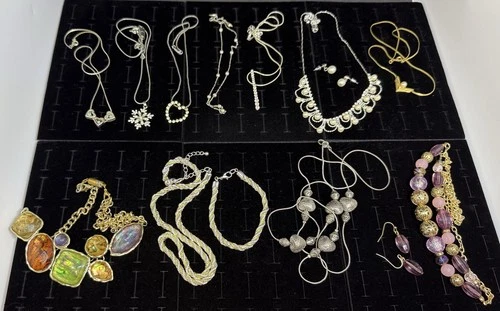 Costume Jewelry Necklace Lot Of Vintage To Recent Gold Tones & Silver Tones