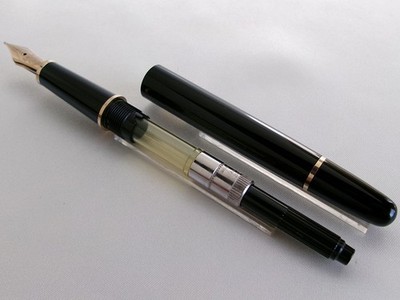 Montblanc Meisterstuck Classique 144 Fountain Pen 14K M Nib Name