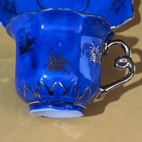 TAZA Y PLATILLO AZUL VINTAGE RECORTADO EN ORO/HECHO EN JAPÓN/FORMA MUY EXTRAÑA INUSUAL - Imagen 7 de 12