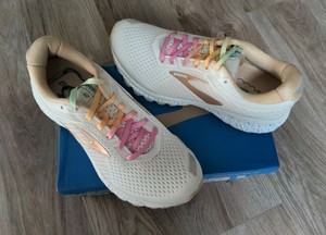 brooks sprinkle sneakers