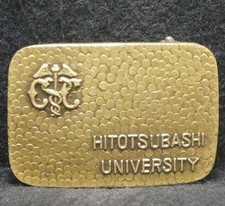 XC25118 VINTAGE 1965 HITOTSUBASHI UNIVERSITY SCHOOL COMMEMORATIVE BELT BUCKLE