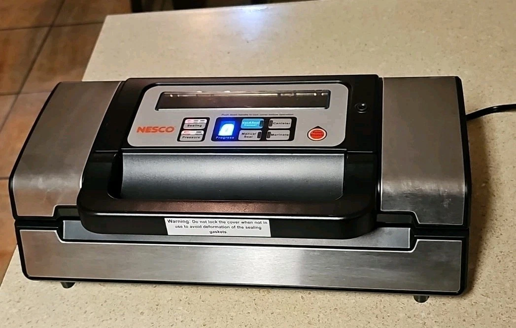 NESCO VS-12 Vacuum Sealer - Silver Tested/Working