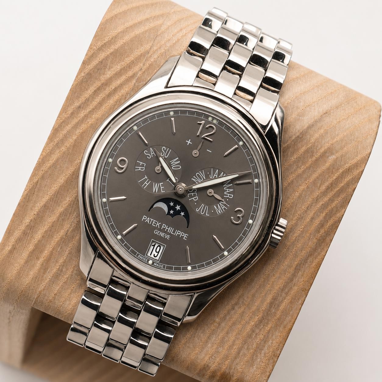 Patek Philippe Annual Calendar 5146/1G-010 Moon Phases 18K Gold Gray Dial Watch