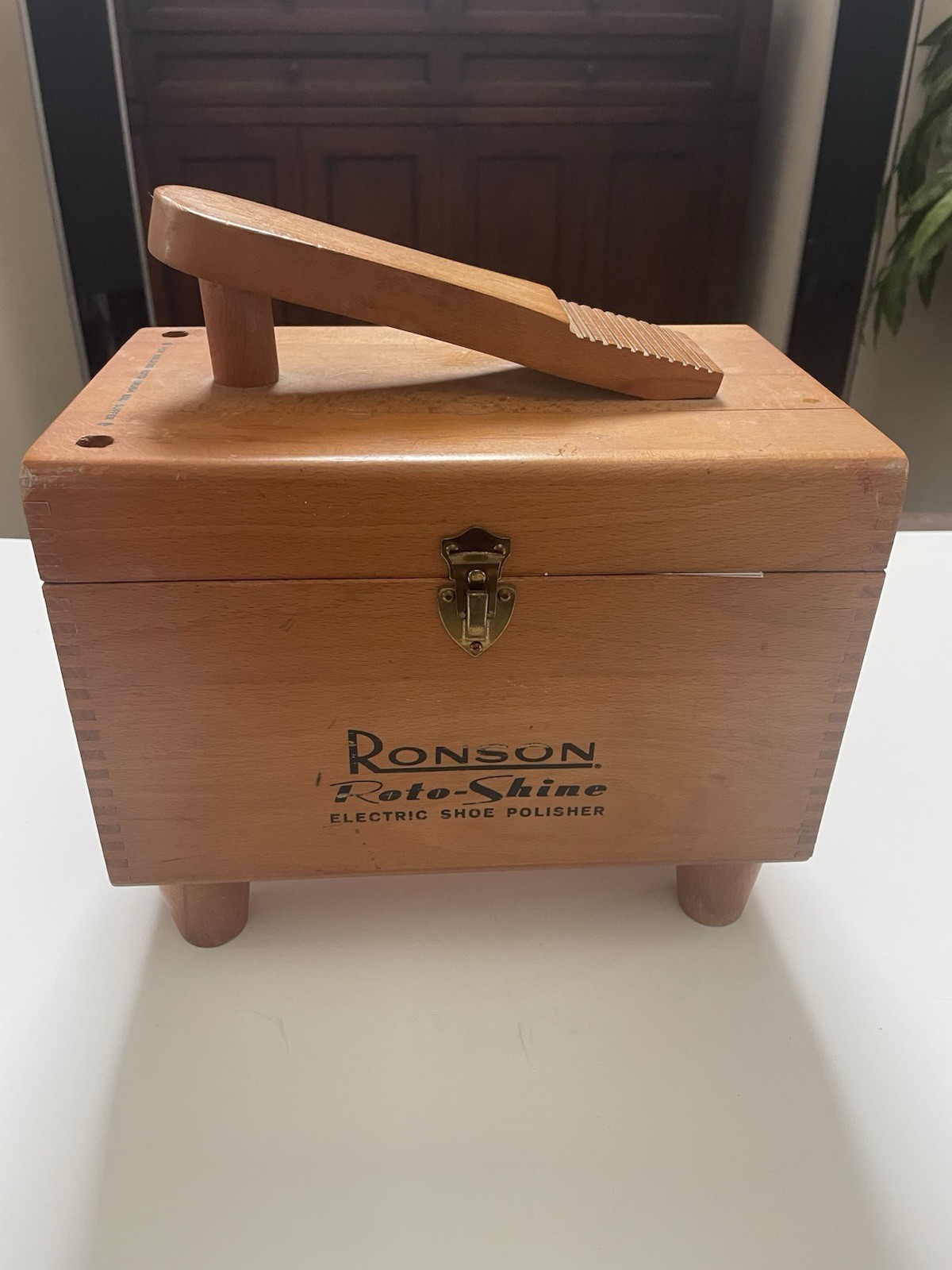 Vintage Ronson Roto- Shine Shoe Shine Box With Brushes - Gem