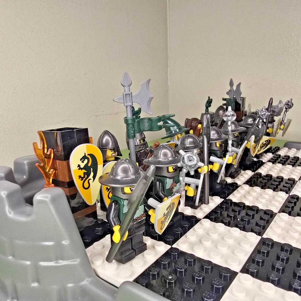 LEGO Games: Kingdoms Chess Set (853373) Complete W/ Minifigures, Inst. & Box - Image 4 of 4