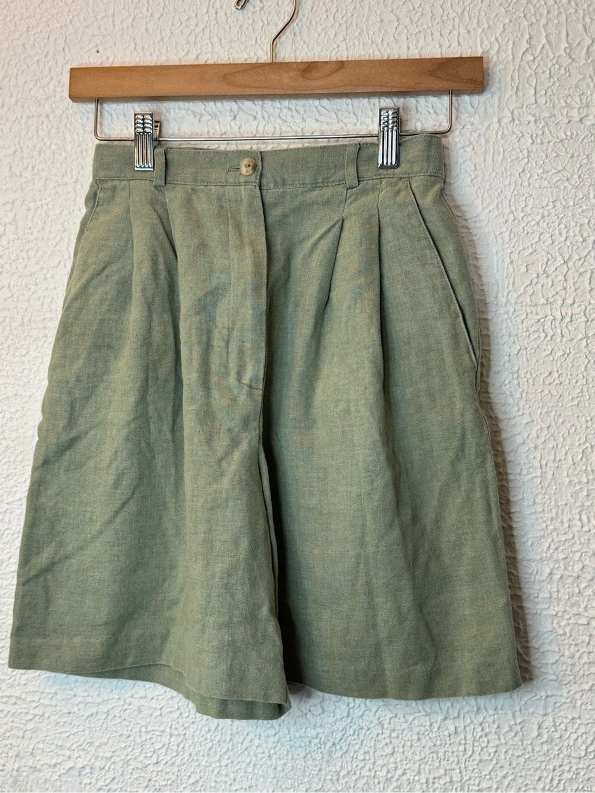 Jaclyn Smith Sport Lightweight Linen-Blend High-Waisted Shorts in Sage
Opens in a new window or tab