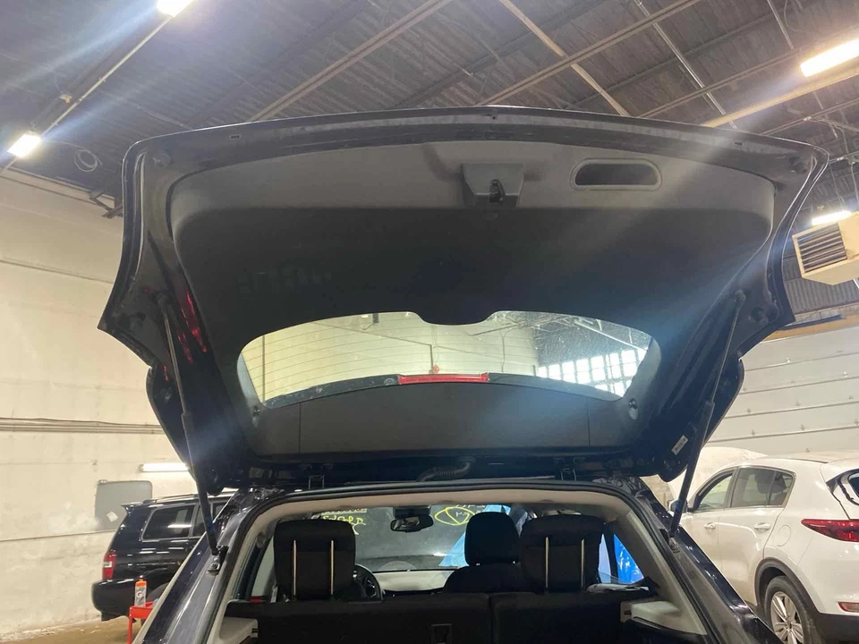 Used Deck Lid fits: 2017 Chevrolet Trax solar tint opt AKP w/rear view camera op Foto 2 de 4