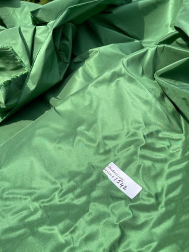 FABULOUS QUALITY SILK TAFFETA IRIDESCENT HEAVY- CAPITAL GREEN!!! - Picture 2 of 8