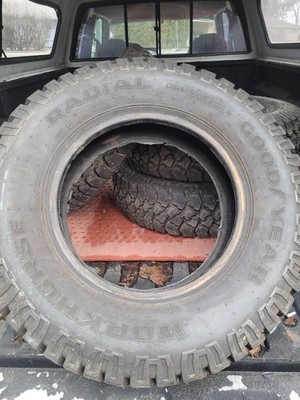 VINTAGE GOODYEAR WORKHORSE RADIAL LOAD D LT 225/75/R16 STUDDED SNOW TIRE
