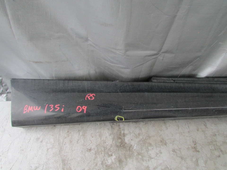 2008-2011 BMW 135I ROCKER PANEL PASSENGER SIDE SKIRT TRIM COVER MOLDING BLACK OE - Image 2 of 4