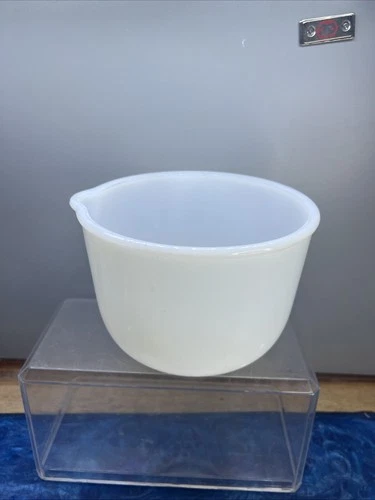 Vintage Glasbake For Sunbeam 20CJ Pour Spout Mixing Bowl Milk Glass for Mixer