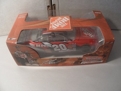 Action Racing NASCAR Tony Stewart #20 Home Depot 1:24 Stock Car 2002 Champion