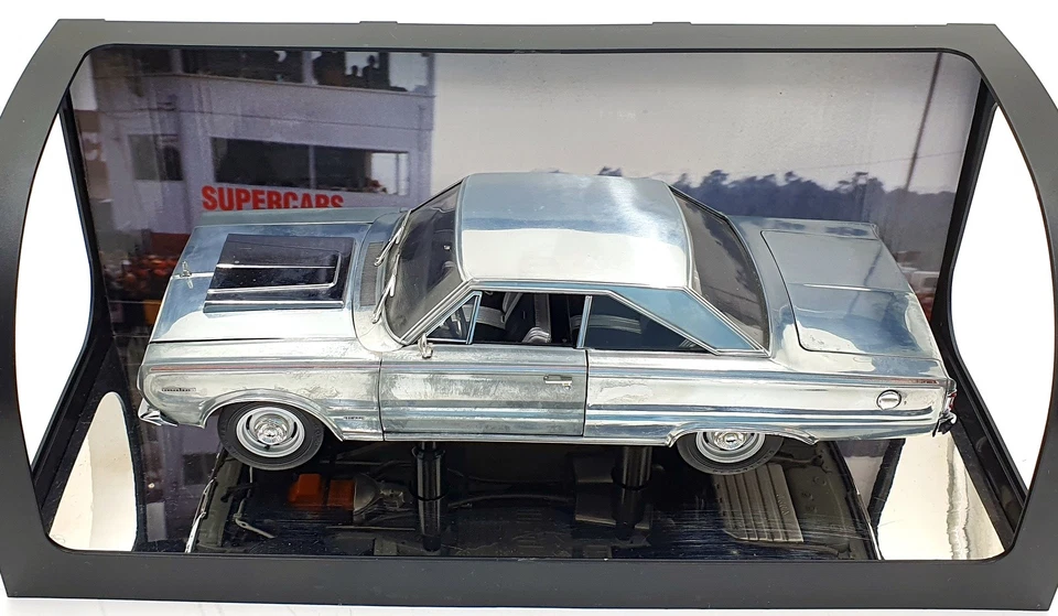 Highway 61 1/18 Scale 50058 - 1967 Plymouth Superstock Belvedere - Chrome - Image 4 of 4