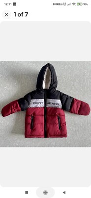DKNY Kleinkinder Mantel 2 Jahre neu mit Etikett, Fleece gefüttert mit Kapuze, ungetragen mit Etikett.
