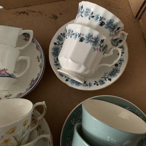 Vintage China Tea Cups & Saucers X 12 Wedding / Party / Tea Room - Picture 3 of 7